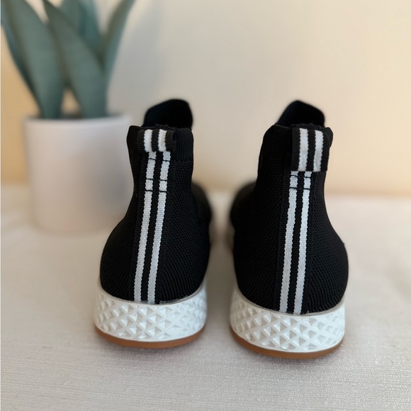 J/SLIDES Urban Sport Black Knit Stretch Slip In Sneakers - Picture 10 of 13